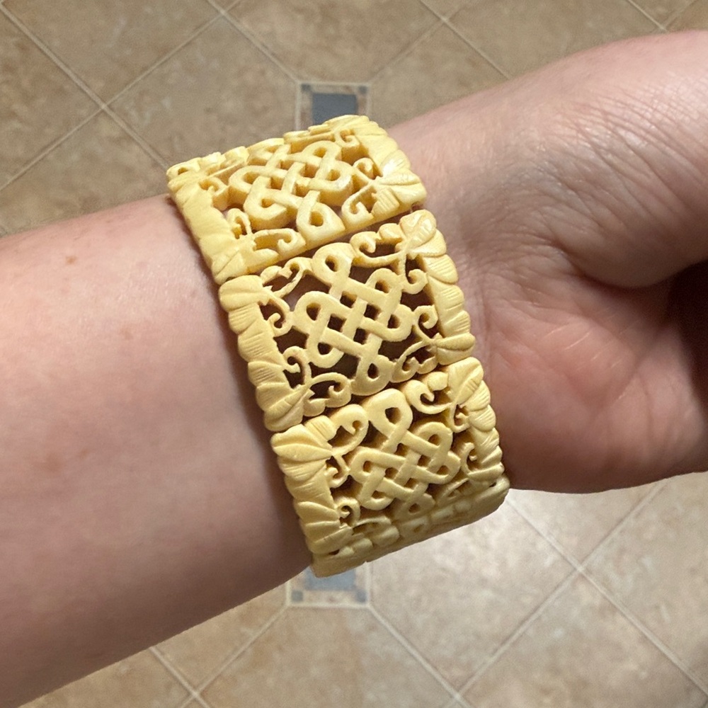 Vintage/Antique Delicately Hand Carved Filigree Rectangle Link Elastic Bracelet